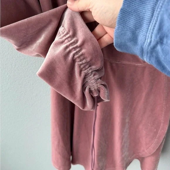 Urban Outfitters blush mauve Goldmine Velvet Surplice Romper Women’s sz S - Picture 8 of 10